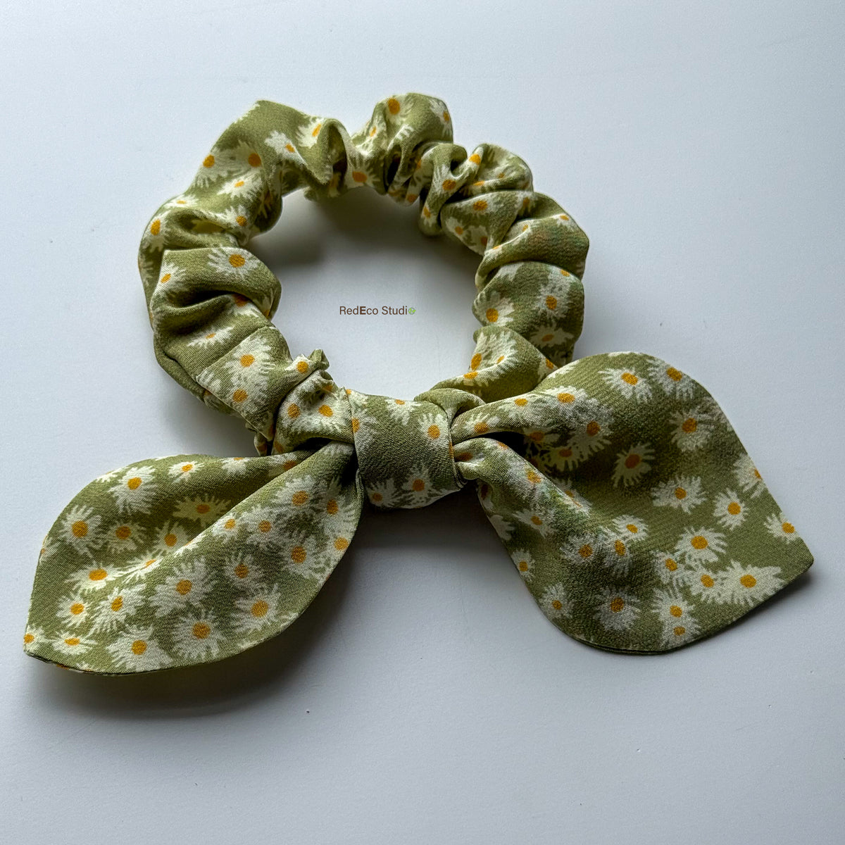Matcha Daisy mini silk crêpe de chine scrunchie with a detachable bow, angled view